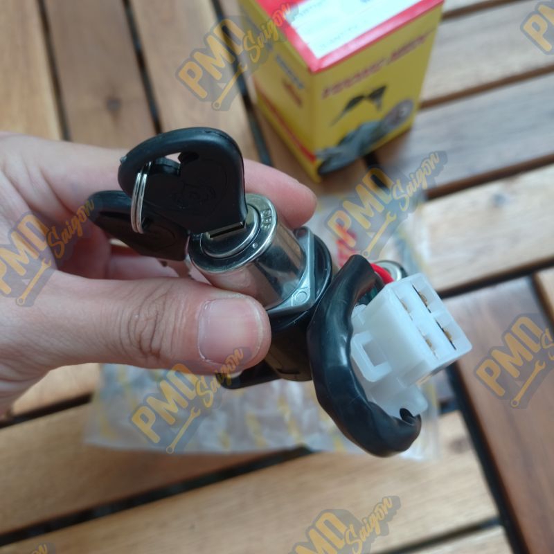 Khoá máy cub 80 chìa dẹp  hiệu Vương Miện