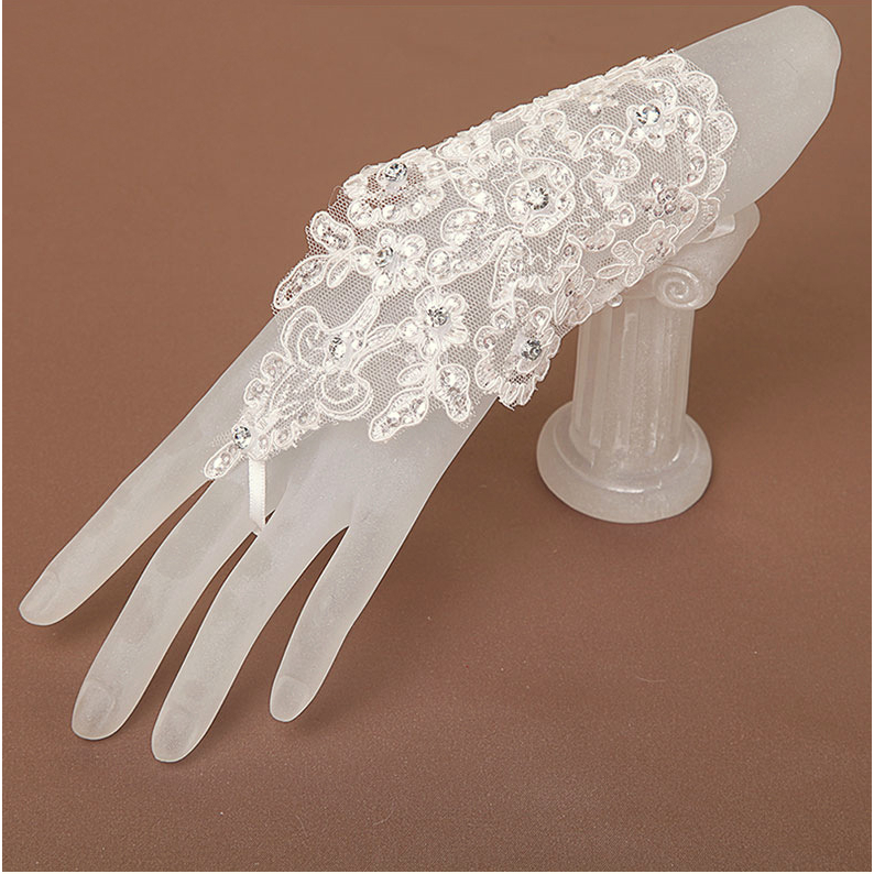 GT02-S003_Găng tay cô dâu phối ren đính đá xỏ ngón giữa