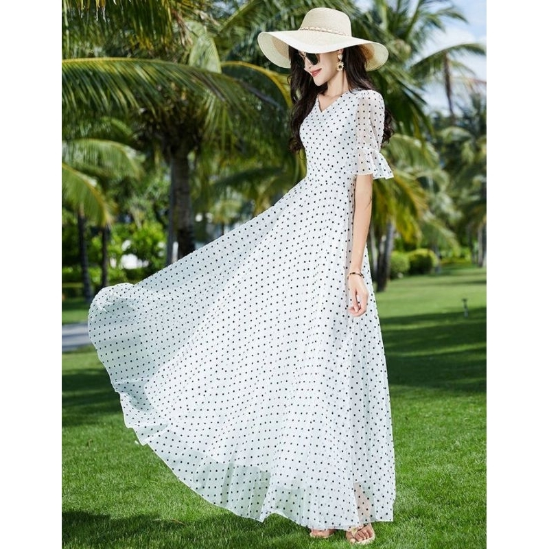 ĐẦM XÒE BI NỀN TRẮNG