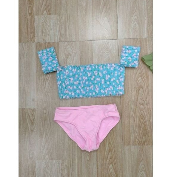 Bikini hai mảnh đẹp đi biển cho bé gái xuất khẩu bẹt vai nhún croptop chống nắng SPF50+ mẫu mới nhất BK02023 AMGOBET