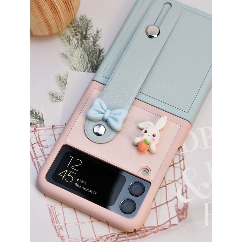 Ốp Z Flip 4 - Z Flip 3 - Z Flip3 - Flip4 5G chất da phối màu dễ thương kèm charm thỏ siêu cute và dây hạt