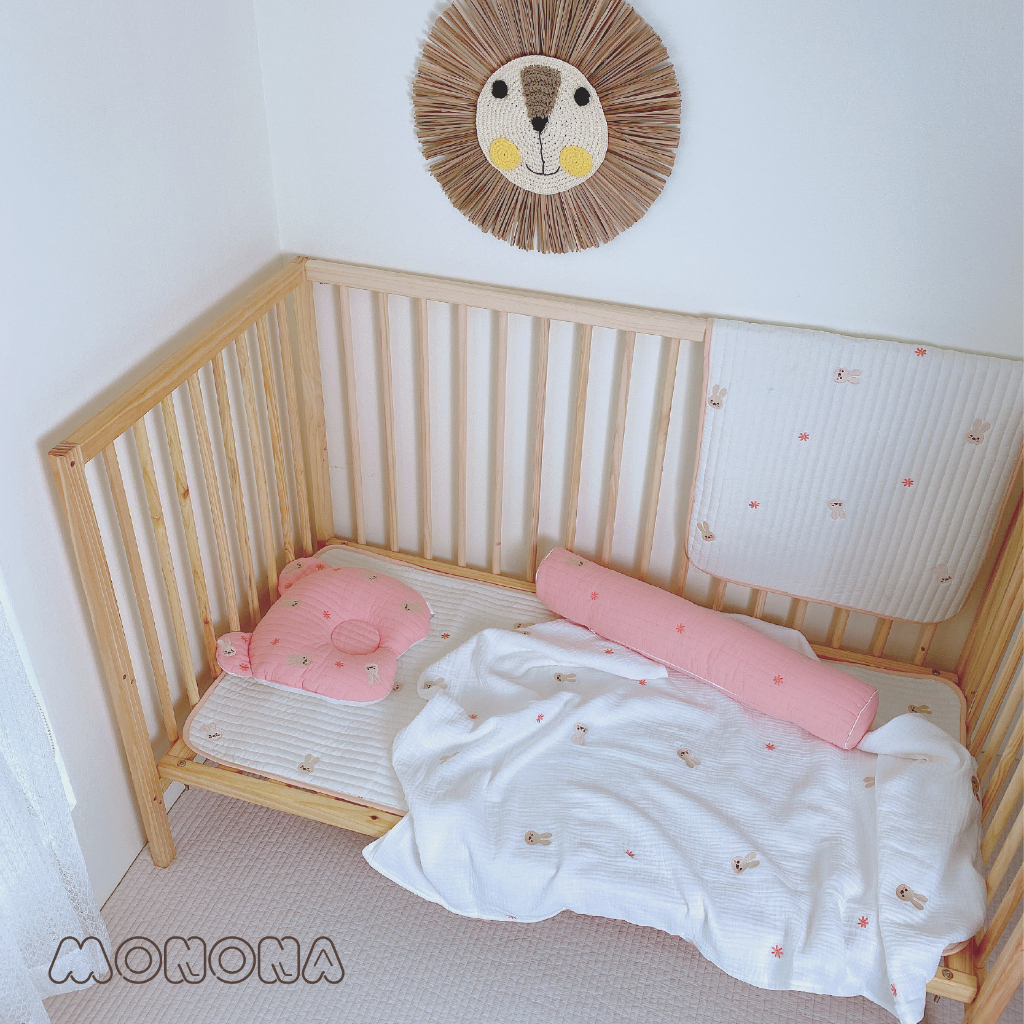 Gối chống bẹp đầu cho bé hình tai gấu có đáy lưới thoáng khí Monona, họa tiết thêu dễ thương