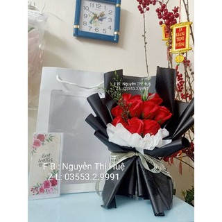 Bó 10 bông hoa sáp + hộp thiệp