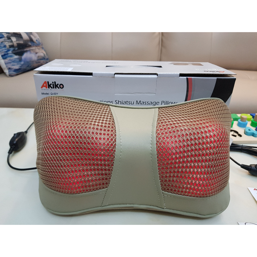 Gối massage cổ vai gáy hồng ngoại 6 bi Q-021 AKIKO