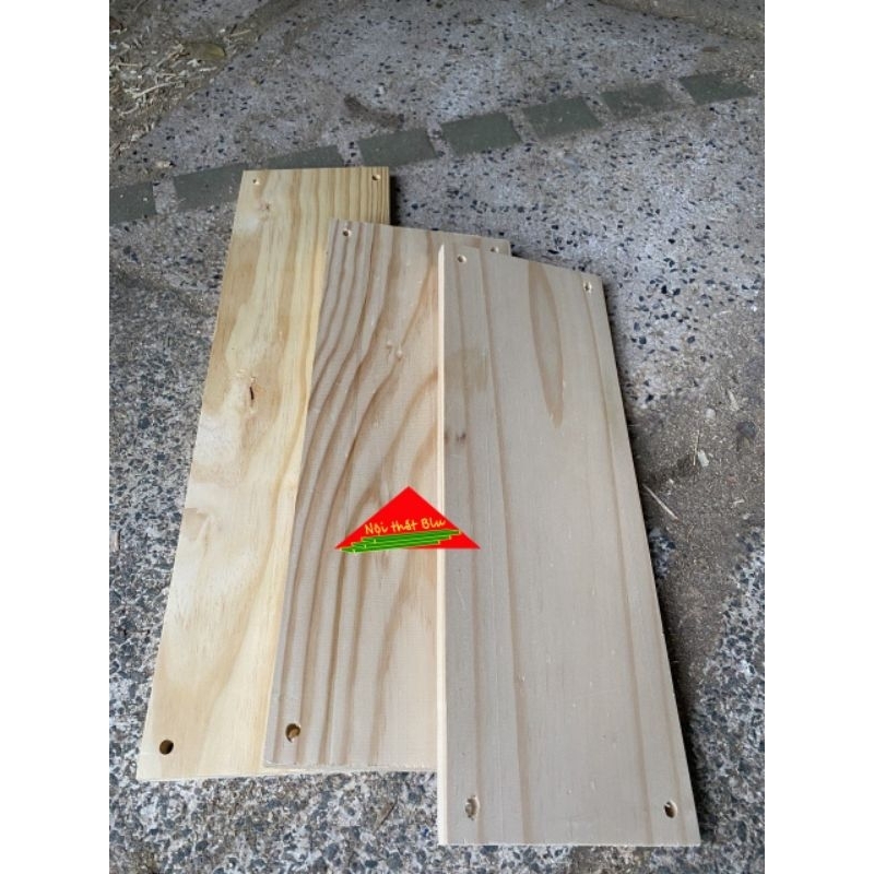 Tấm gỗ thông làm kệ treo dây thừng dài 40cm,rộng 10cm,dày 1cm đã khoan 4 lỗ,bào láng đẹp rất tiện lợi,hiện tại