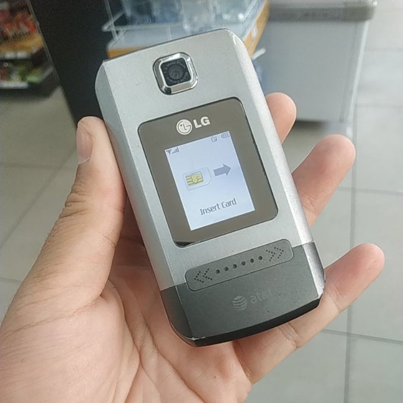 Điện thoại nắp gập LG Cu575