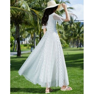 ĐẦM XÒE BI NỀN TRẮNG