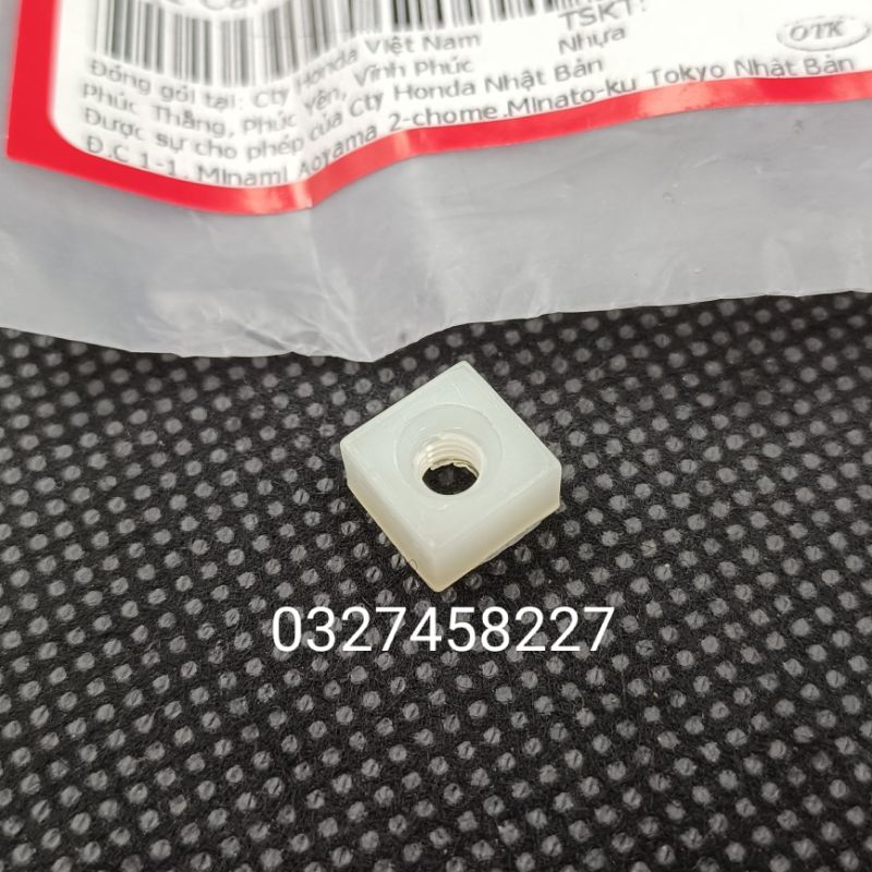 Ốc trắng giữ pha chóa đèn xe DREAM zin Honda
