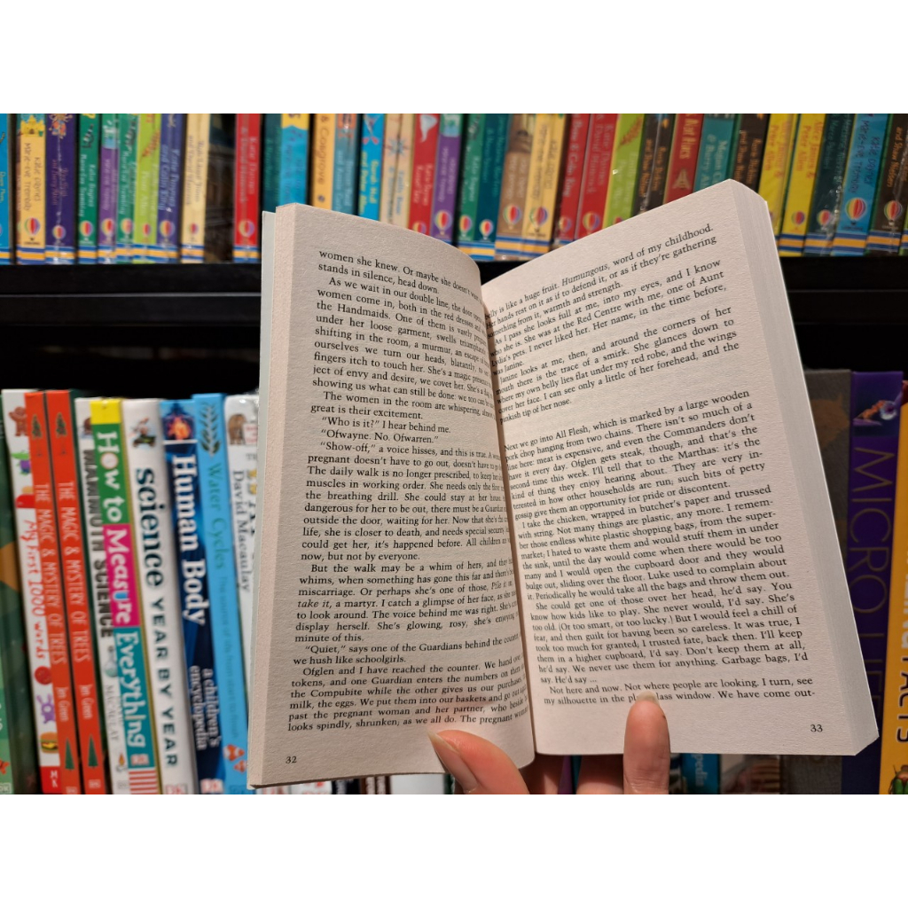 Sách - The Handmaid's Tale