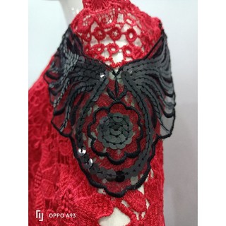 Ren trang trí cổ áo