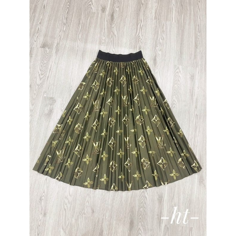Chân váy xếp ly họa tiết chữ hàng QC