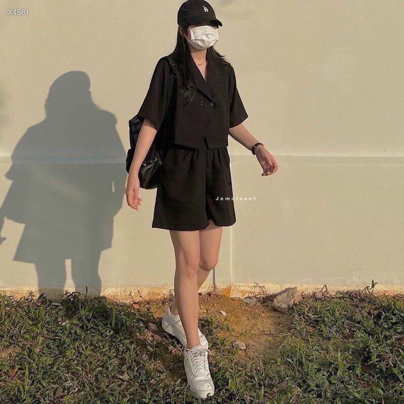 SET ÁO CROPTOP CỔ SƠ MI TRƠN TAY NGẮN ĐEN + QUẦN NGẮN LỬNG SUÔNG LƯNG CAO ỐNG RỘNG SHORTS ĐI BIỂN DẠO PHỐ