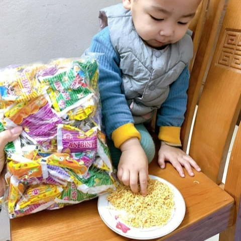 Mì tôm trẻ em loại ăn liền rất ngon