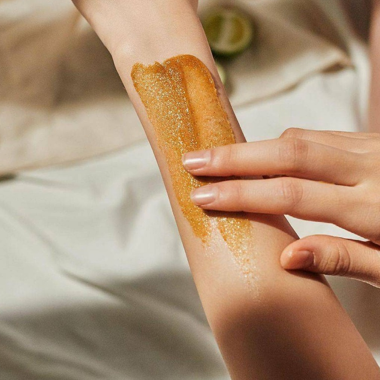 Tẩy da chết tế bào chết toàn thân Plu Body Scrub White Musk 50g/200g