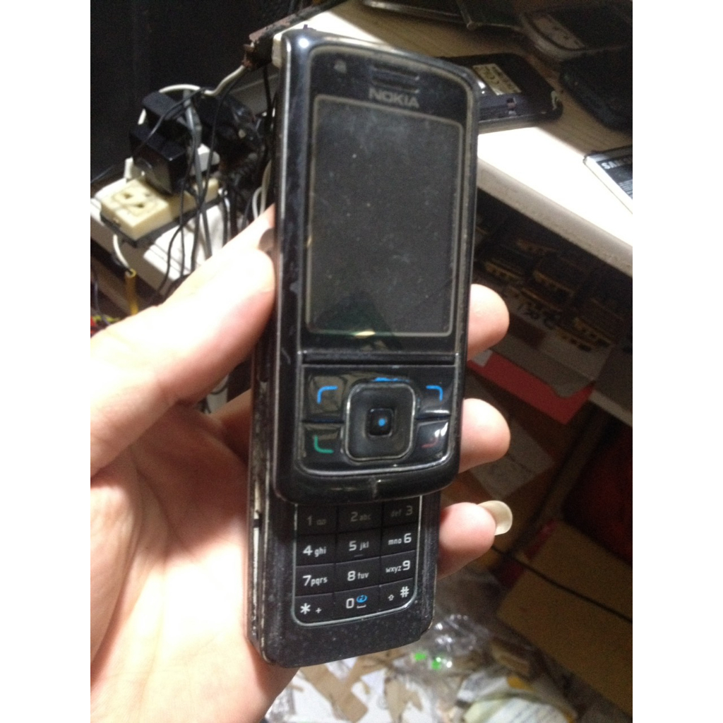Xác NOKIA 6288 không thấy lên, gáy bung hở, máy không bin, không nắp