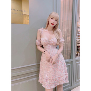 Đầm voan hoa . Có 1 màu. KÈm hình chụp thật 100%. SIze dưới 54kg vừa. ĐƠn giản mà đẹp. Mua nhanh kẻo hết nha