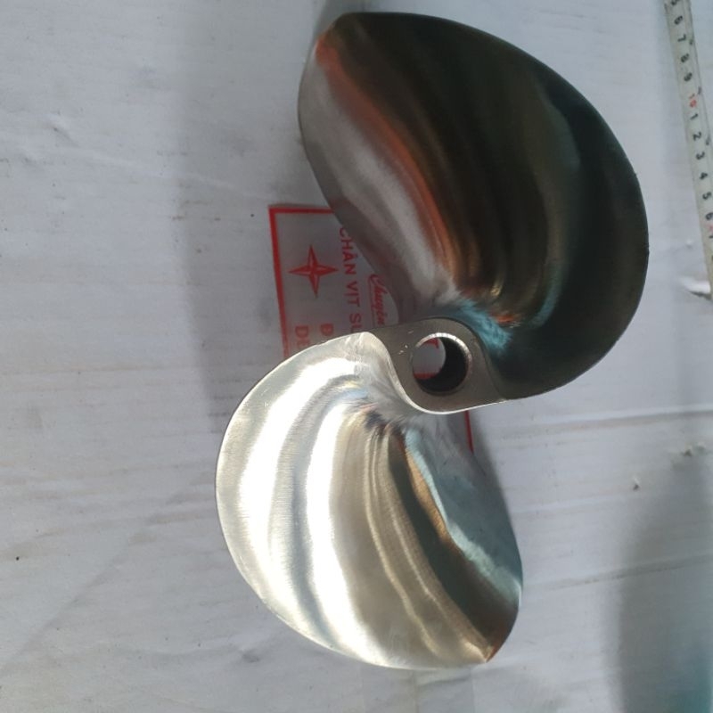 chân vịt inox thái 2 cánh honda 13hp và 15hp máy nhong cốt xéo loại bóng gương  cam kết như hình giá sỉ