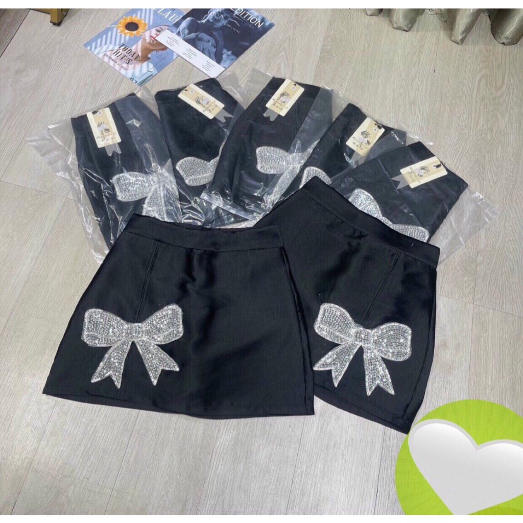 Chân váy tacta dáng chữ A đính nơ đá