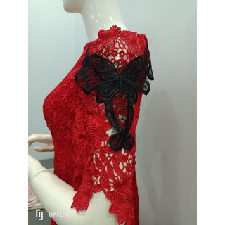 Ren trang trí cổ áo