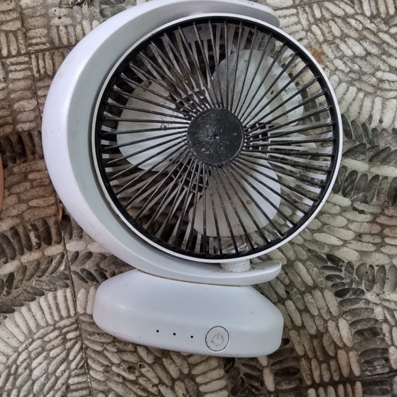 Quạt để bàn hàng cũ các loại giá a.e thợ tự sửa chữa