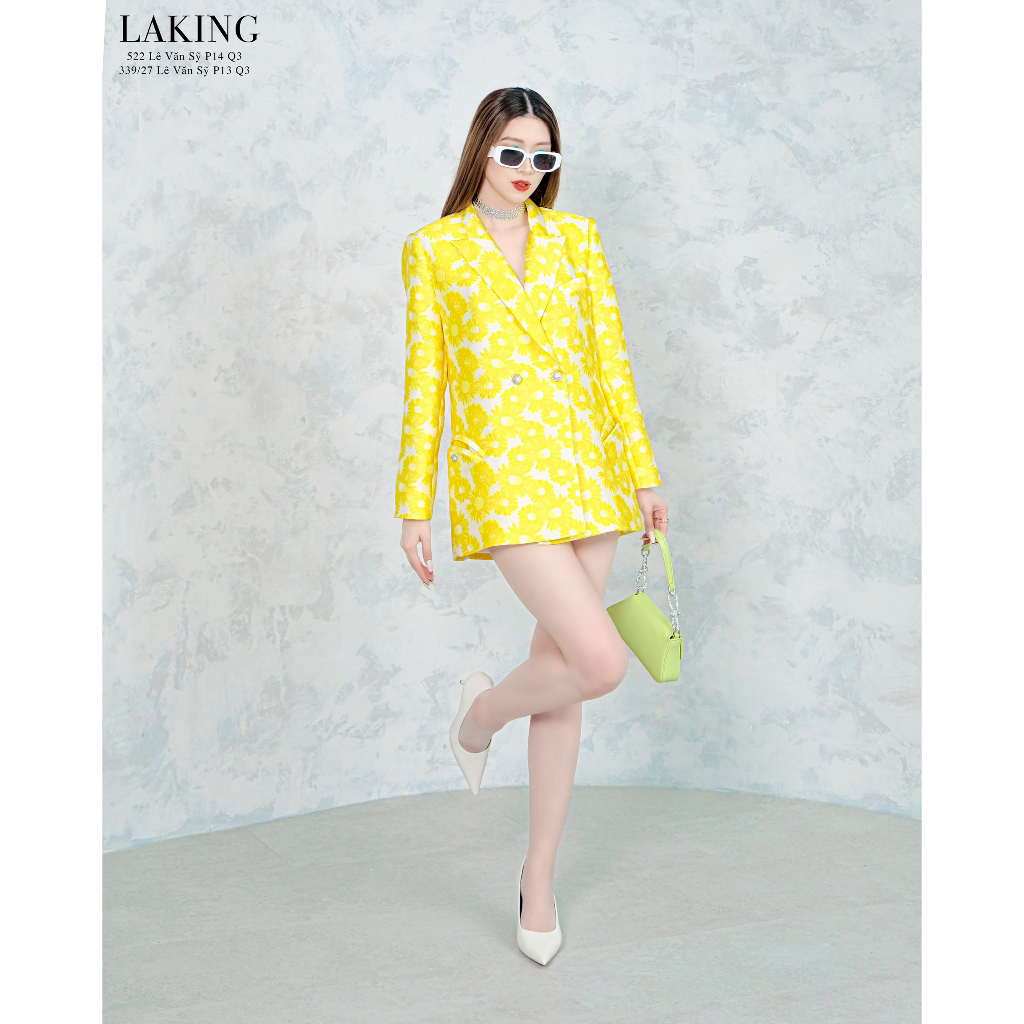 Áo vest họa tiết hoa vàng phối váy cùng tone Laking House