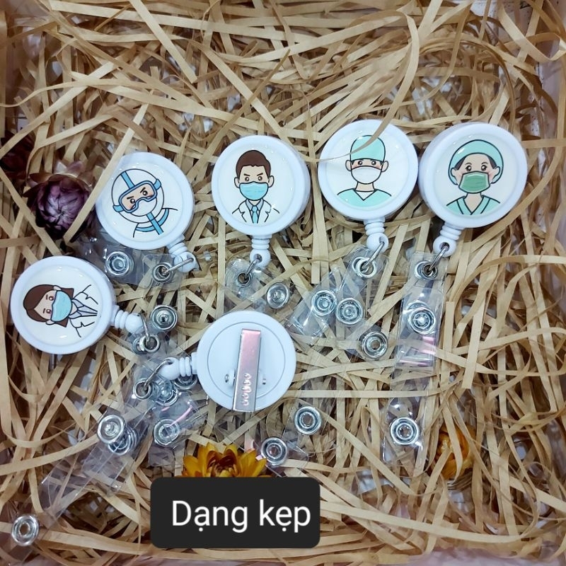 Móc - Kẹp bảng tên có dây rút họa tiết đáng yêu cho Nhân viên Y tế