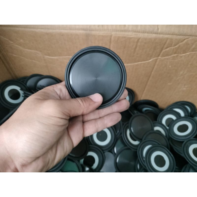 Màng loa cộng hưởng