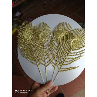 cành đuôi công trang trí tháp oản