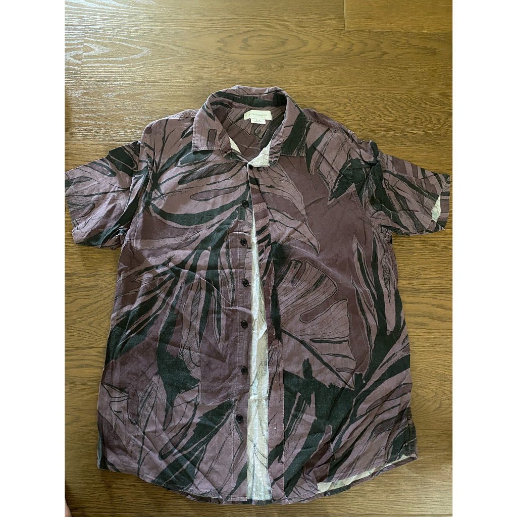Áo sơ mi tay ngắn nam hiệu Cotton On chính hãng, size M. Màu phốii sành điệu, chất vải mềm mại, hoa văn trendy