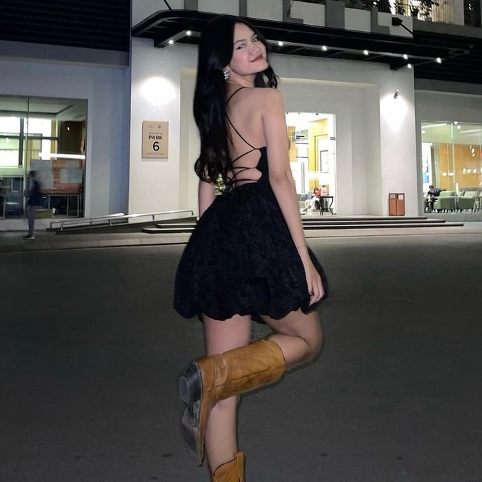 Đầm Body Gấm Dây Đan Lưng Trắng Đen Xòe Phong Cách Ulzzang Hot Trend