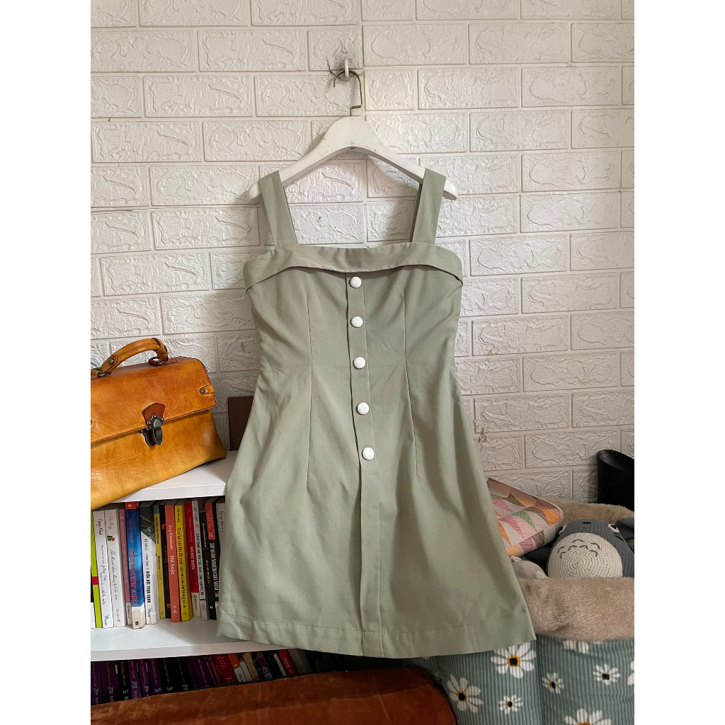 Đầm dây bản to dáng ôm hơi A phối nút