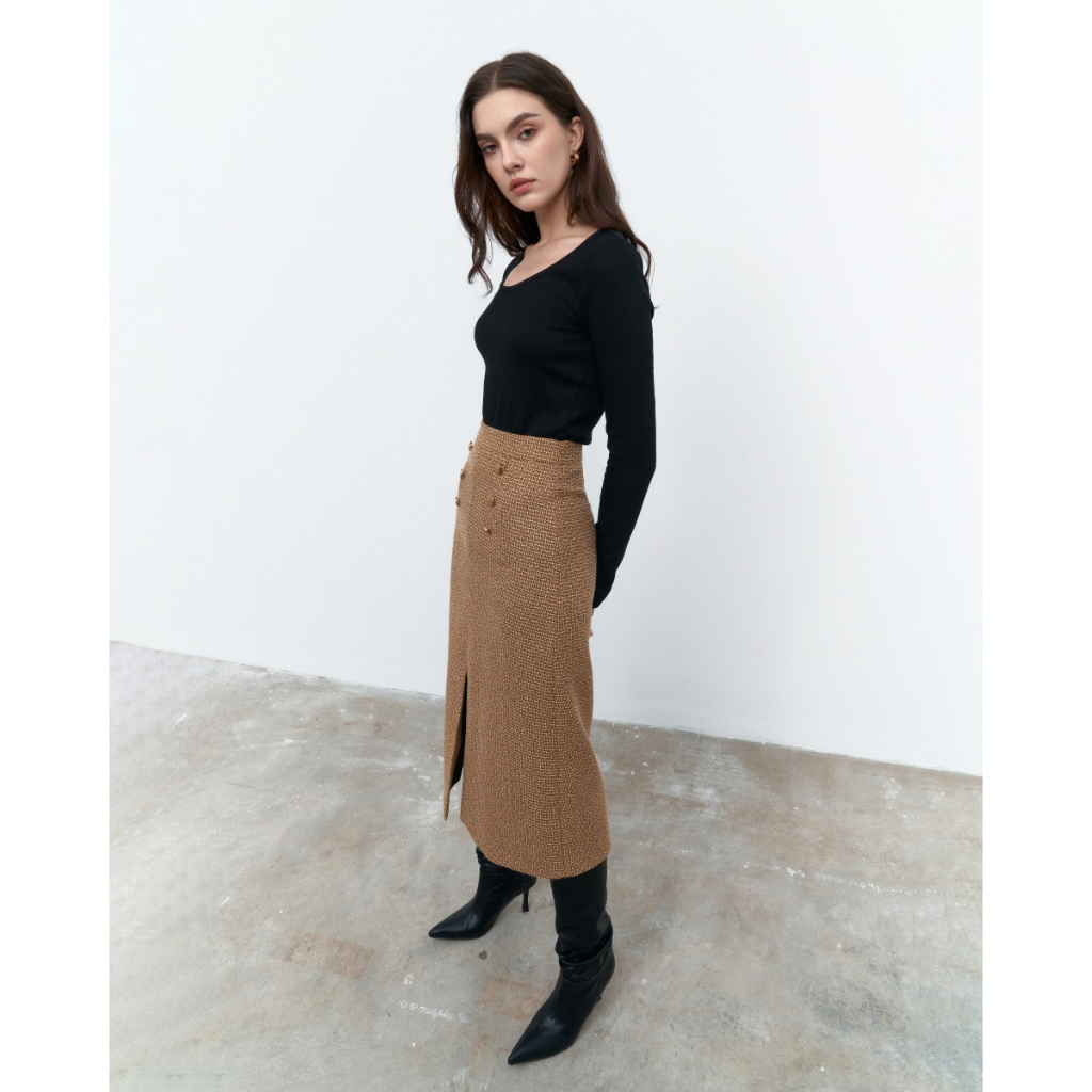 Chân váy midi cạp cao xẻ giữa thân trước, trang trí cúc màu vàng đồng(Nâu)_MONOTALK 22B10020TK