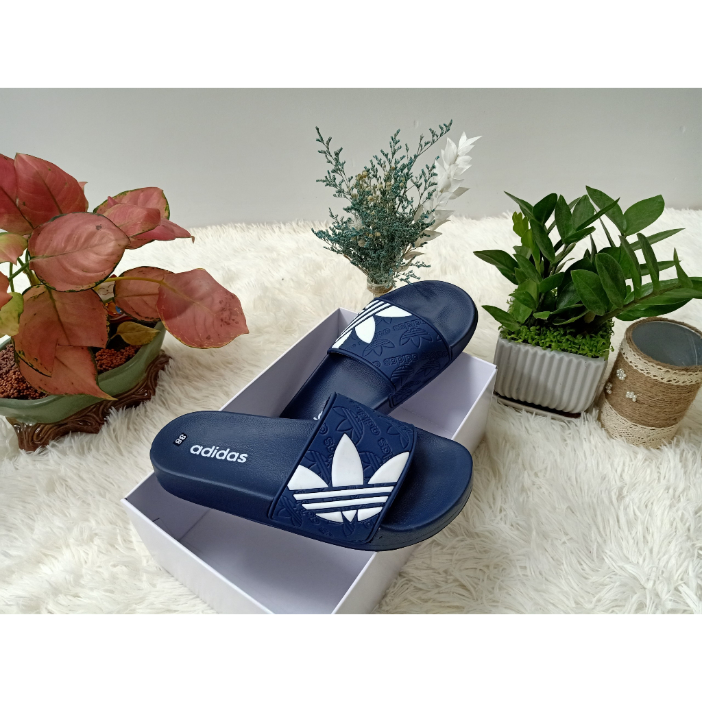 Dép nam dép adidas 3 lá kèm họa tiết độc đáo, lót da mềm mại, đế cao su êm ái, ma sát cao