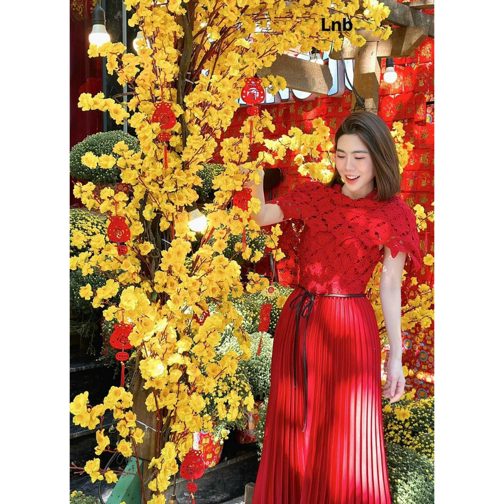 Váy Tết Nữ 2024 Váy Đỏ Lana Dress Màu Đỏ May Mắn - Đầm Tết Nữ Thiết Kế Sang Trọng Tài Lộc