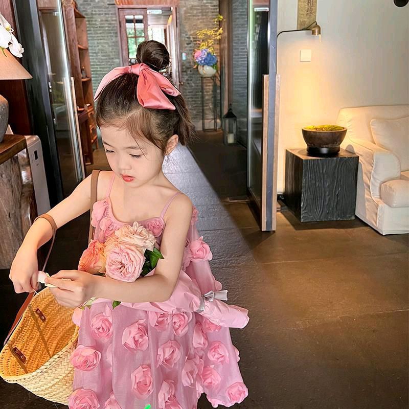 Váy 2 dây đính hoa hồng nổi cho bé gái