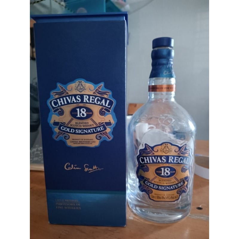 Vỏ chai Chivas 18 dùng để trang trí trưng bày