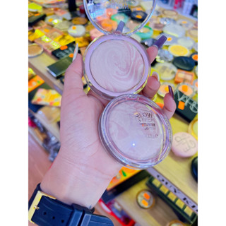 Phấn bắt sáng Catrice High Glow Mineral Highlighting Powder.  Giá 150k