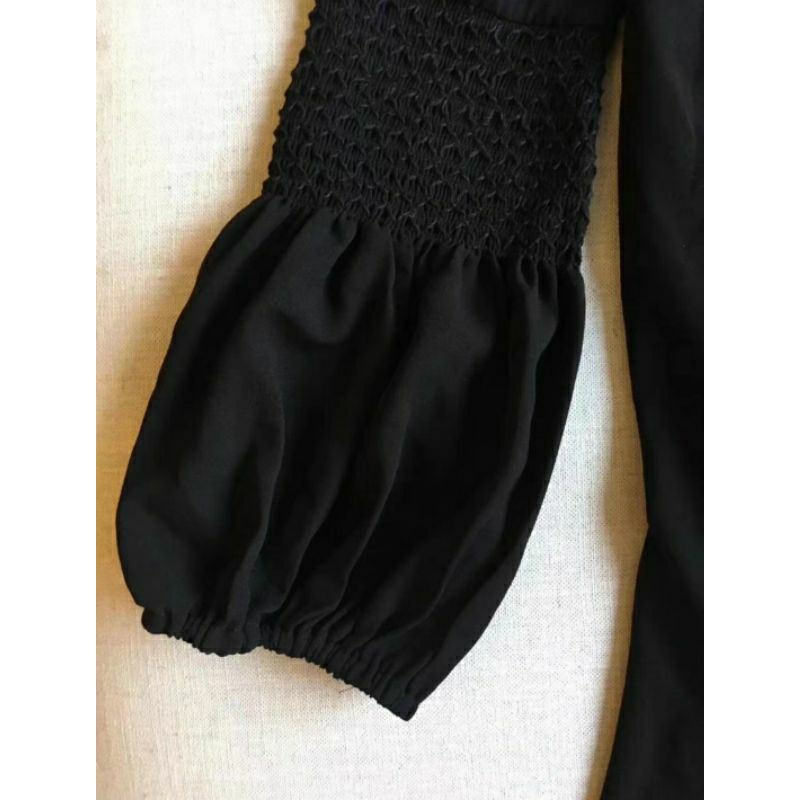 Đầm thêu dáng dài.