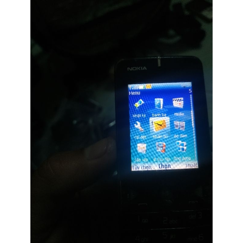 Xác điện thoại Nokia 7500 còn màn đẹp ( tặng kèm bộ vỏ )
