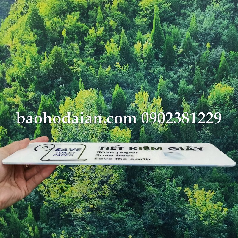 Bảng mica chú ý tiết kiệm giấy - Save Toilet Paper kích thước 10 x 30cm