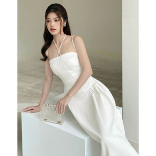 Váy khoét lưng dây cổ yếm