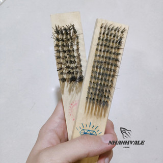 BÀN CHẢI SẮT CÁN GỖ