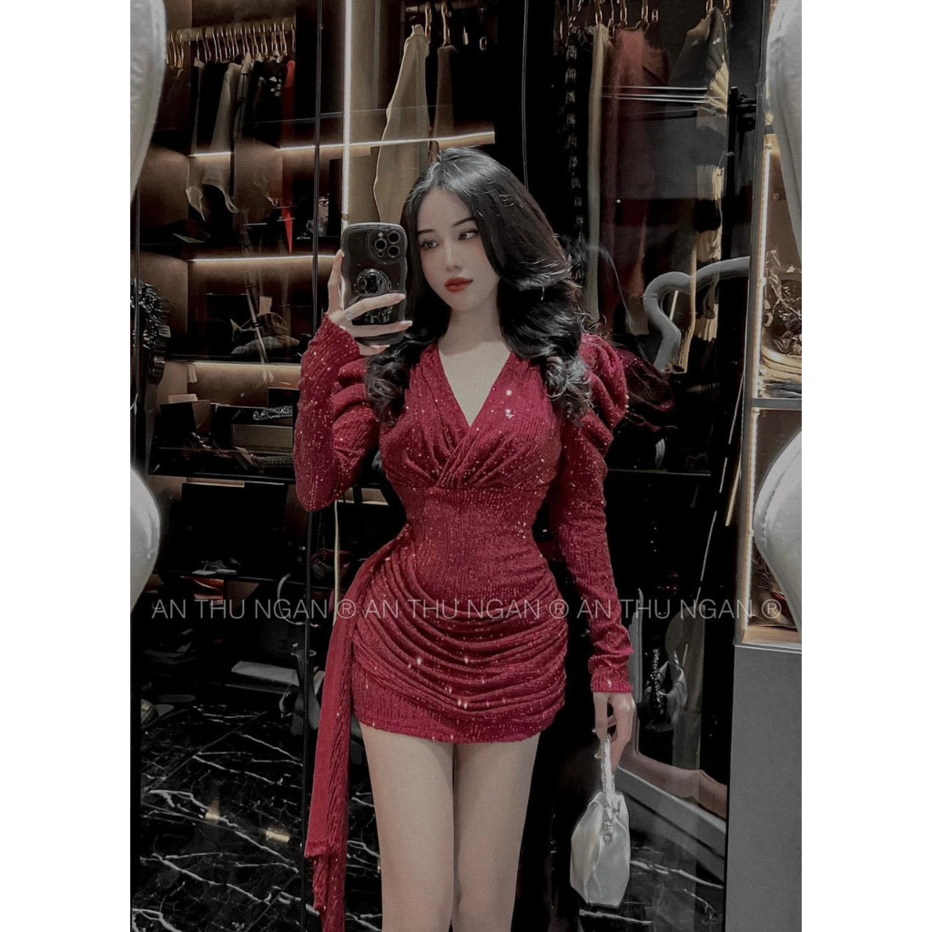 Đầm kim sa . Có nhiều màu. KÈm hình chụp thật 100%. Size dưới 54kg vừa. Đơn giản mà đẹp nha mấy chế ơi