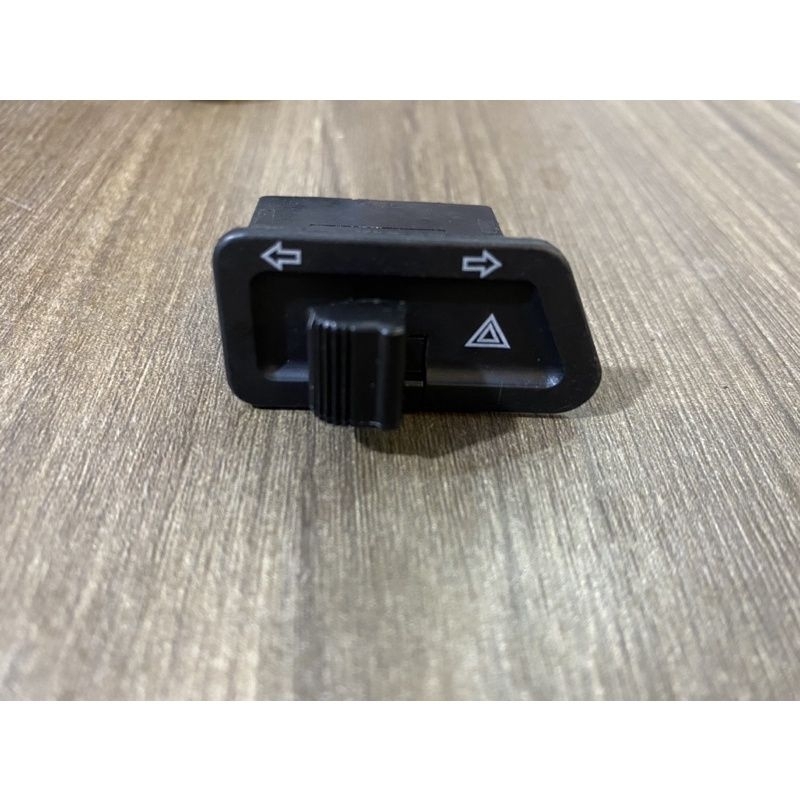 Công Tắc Hazard Nháy 4 Xi Nhan Xe SH/Wave/Winner X/V3/Vision/AB Gắn Zin