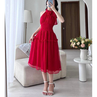 Meet - đầm đỏ tơ cổ yếm