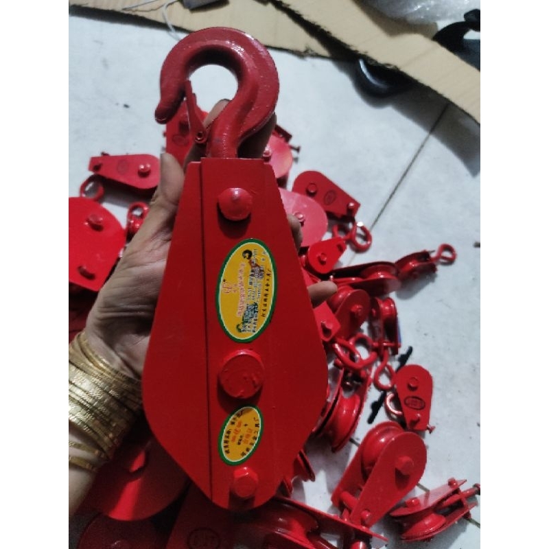 ròng rọc sắt chịu tải 500kg đến 3 tấn