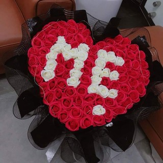 Có vương miện bó hoa sáp 99 bông