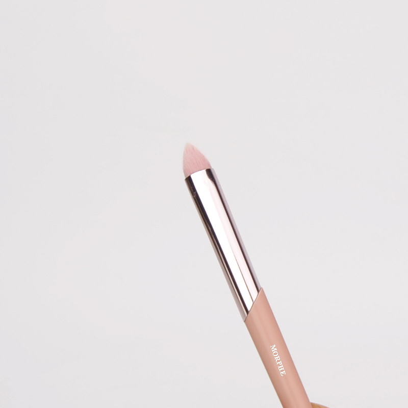 Cọ trang điểm nhấn đuôi mắt MORPHE M220