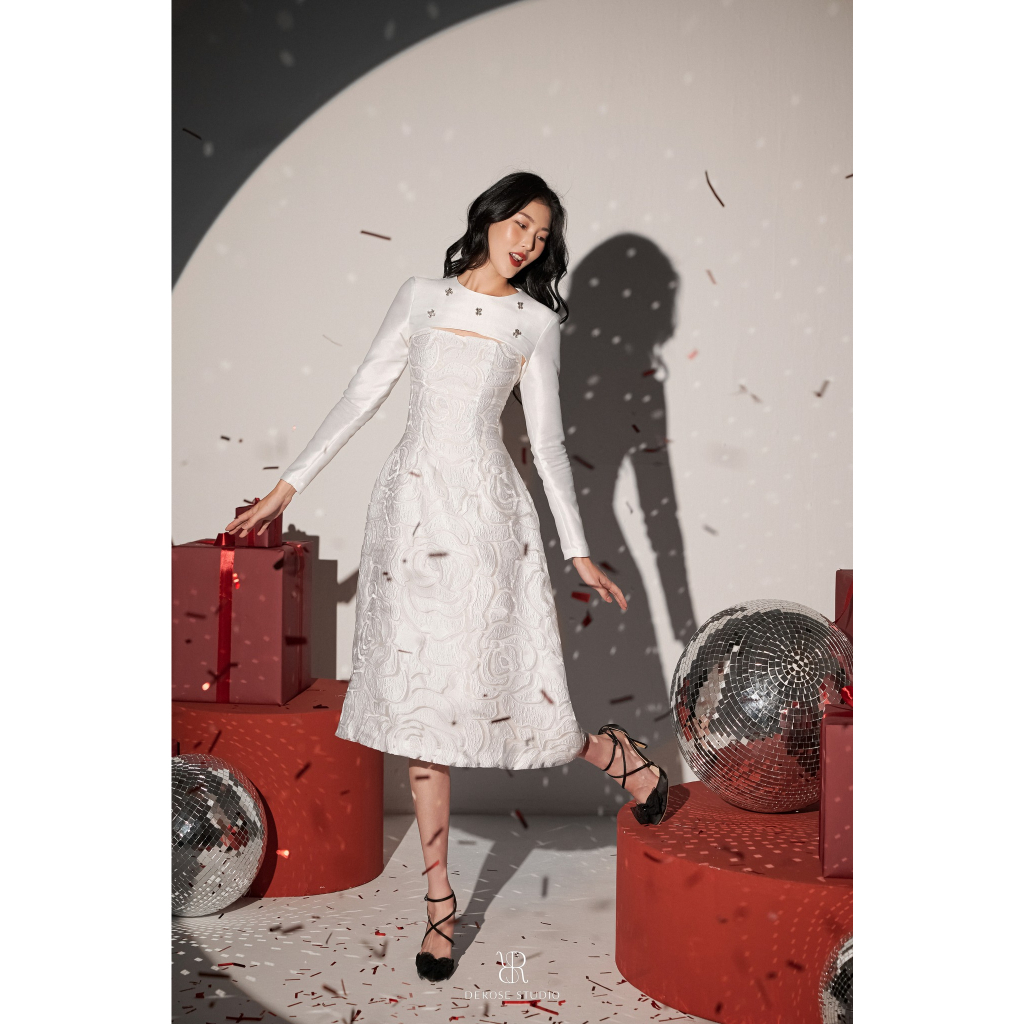 CAROLINE DRESS - VÁY DÀI TAY TRẮNG HỌA TIẾT DẬP CHÌM CAO CẤP