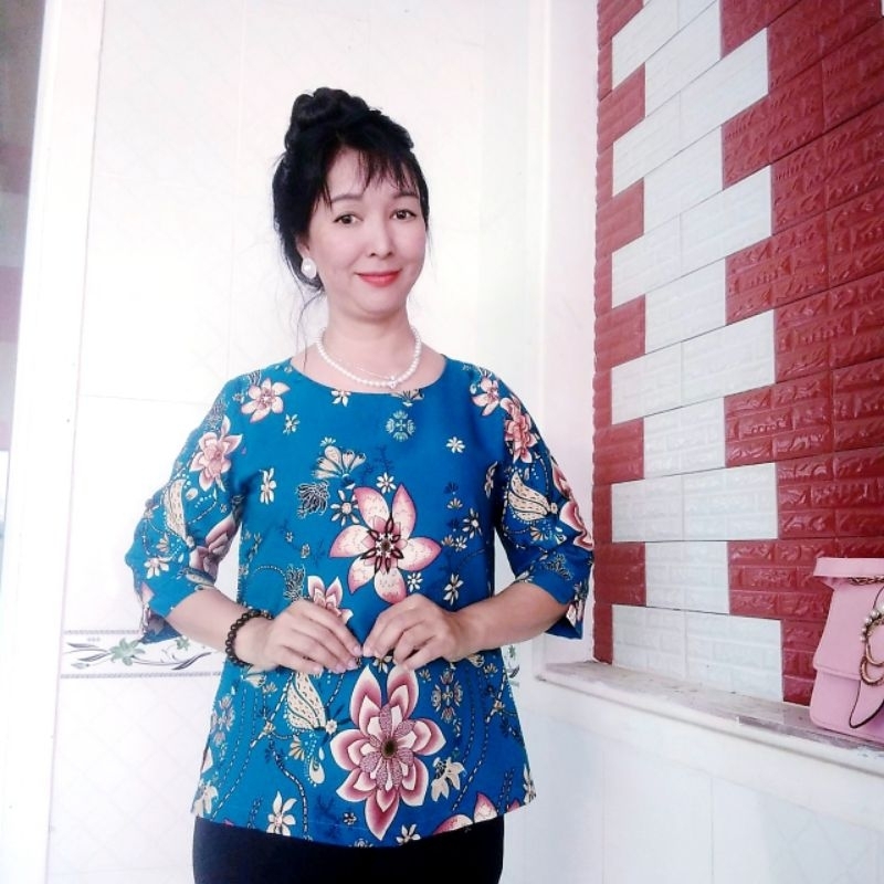 Áo Kiểu Trung Niên Nữ , chất lụa Mango, từ 58 đến 65 kg